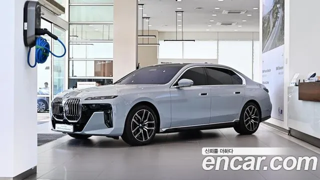 Фотография автомобиля — BMW 7 Series G70