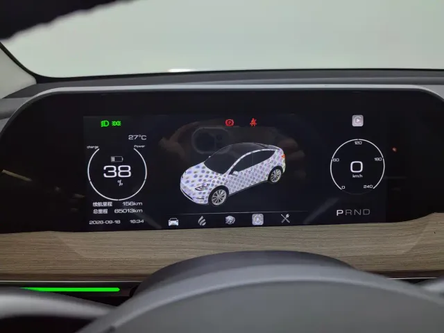 Tesla Model Y — Фото автомобиля 29