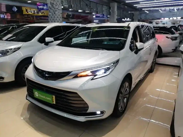 Фотография автомобиля — Toyota Sienna