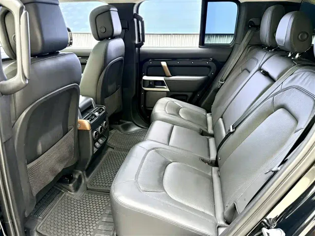 Land Rover Defender — Фото автомобиля 23
