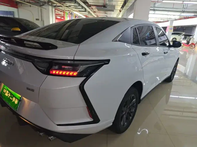 Dongfeng Yixuan — Фото автомобиля 6