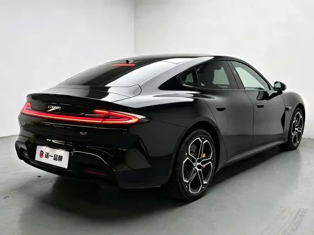 Xiaomi SU7 — Фото автомобиля 4