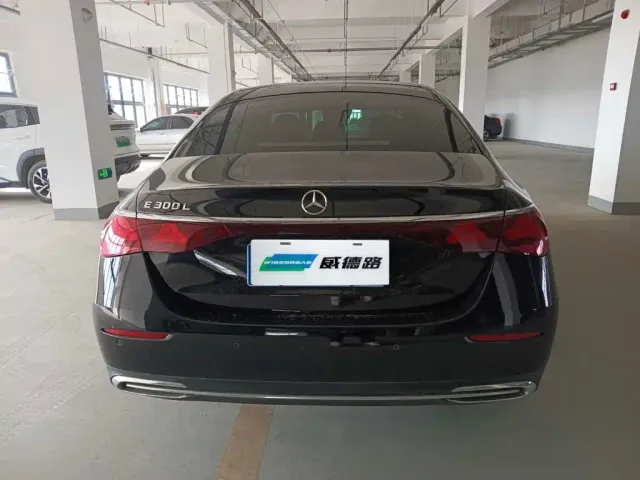Mercedes-Benz E-Class — Фото автомобиля 4