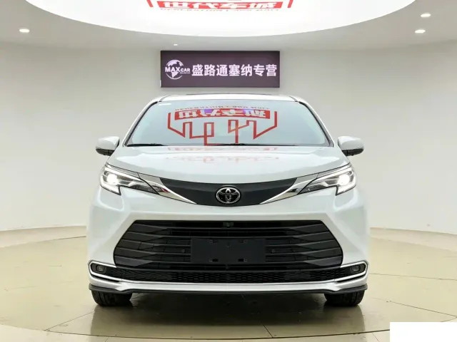 Toyota Sienna — Фото автомобиля 2