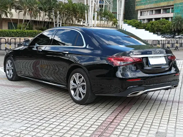 Mercedes-Benz E-Class — Фото автомобиля 5