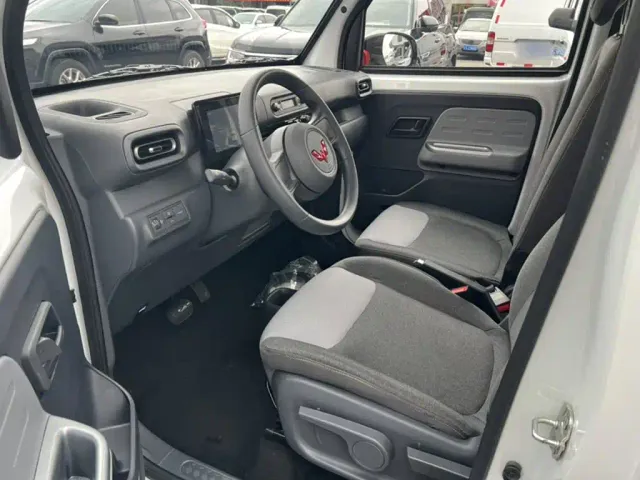 Wuling Zhiguang NEV — Фото автомобиля 7