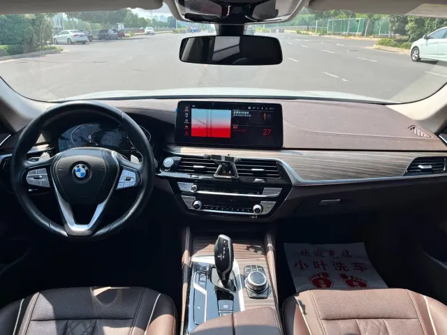 BMW 5 Series — Фото автомобиля 11