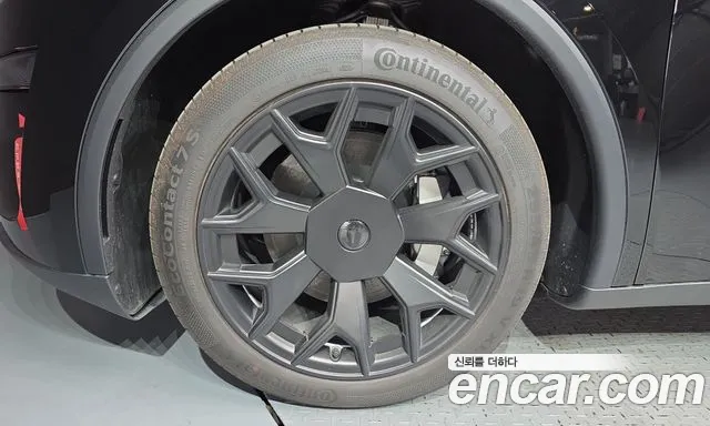 Tesla Model Y — Фото автомобиля 5