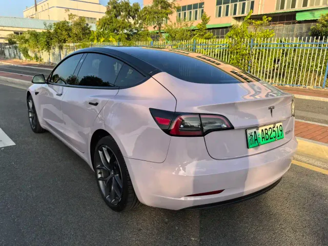 Tesla Model 3 — Фото автомобиля 4