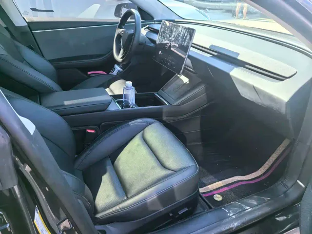 Tesla Model 3 — Фото автомобиля 14