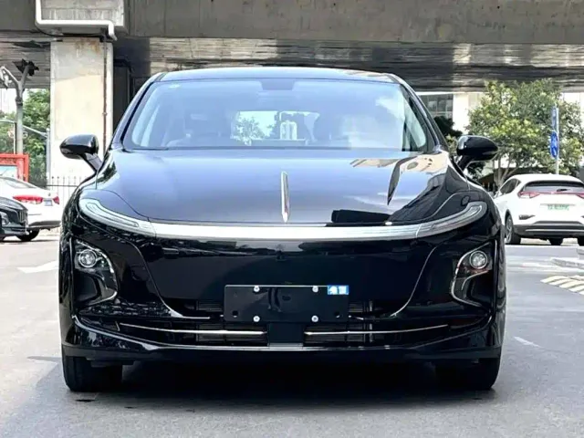 Hongqi E-QM5 — Фото автомобиля 2