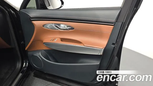 Genesis GV70 — Фото автомобиля 24