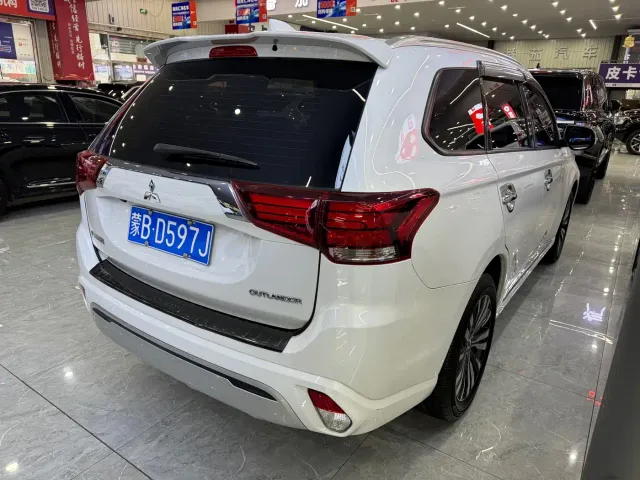 Mitsubishi Outlander — Фото автомобиля 15