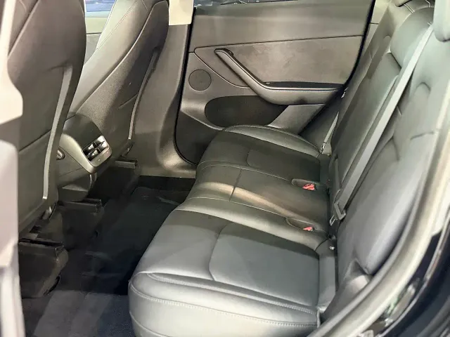 Tesla Model Y — Фото автомобиля 8