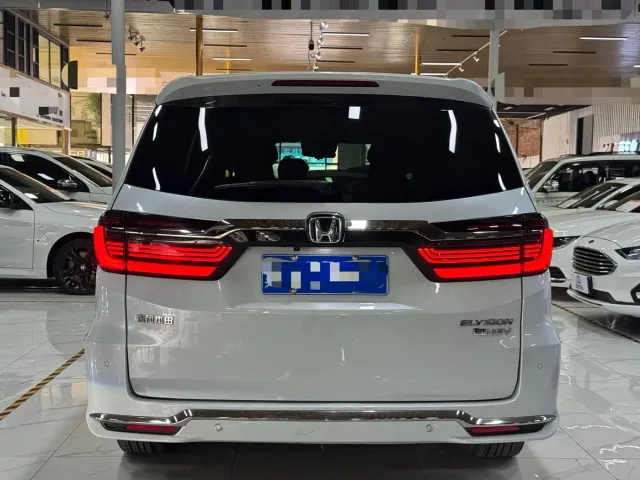 Honda Elysion — Фото автомобиля 6