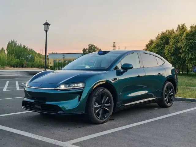 Фотография автомобиля — Luxeed R7
