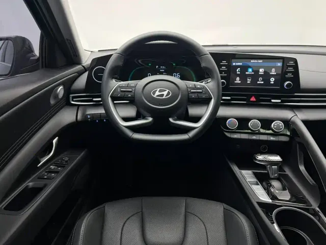 Hyundai Elantra — Фото автомобиля 22