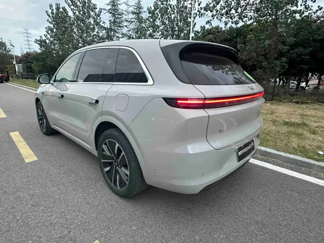 Li Auto L6 — Фото автомобиля 9