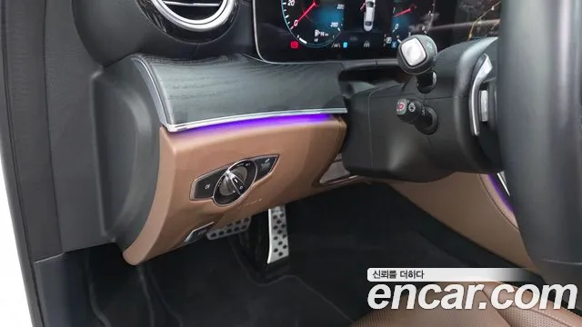 Mercedes-Benz E-Class — Фото автомобиля 15