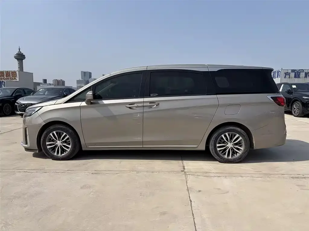 Buick Buick GL8 2023 ES Landmaster Exclusive — Фото автомобиля 4