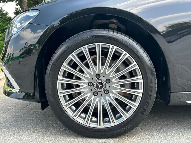 Mercedes-Benz E-Class — Фото автомобиля 19