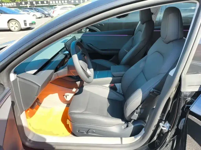 Tesla Model 3 — Фото автомобиля 14