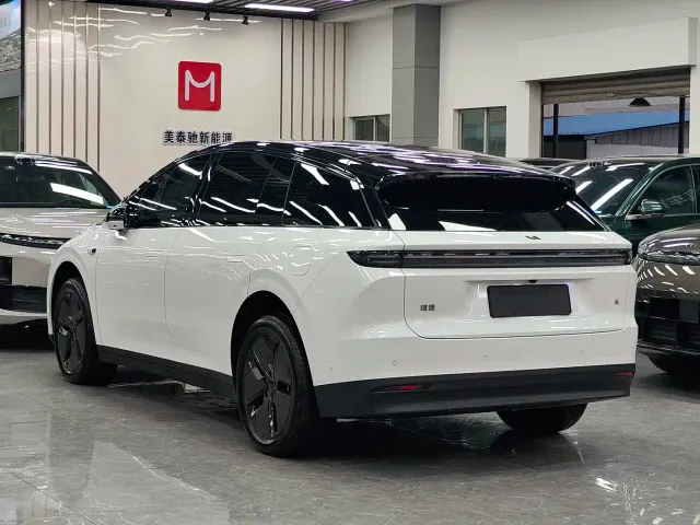 Li Auto i6 — Фото автомобиля 14
