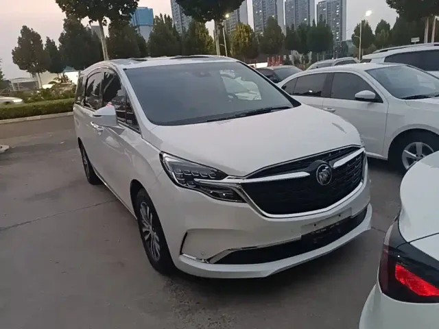 Buick GL8 — Фото автомобиля 3