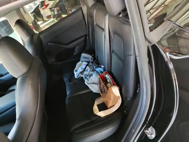 Tesla Model Y — Фото автомобиля 16