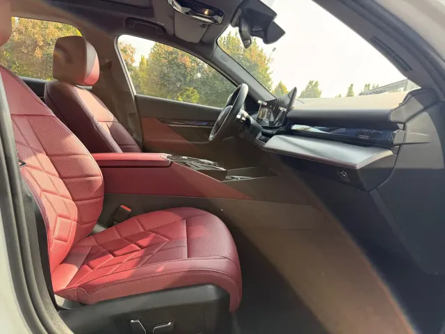 BMW 5 Series — Фото автомобиля 19