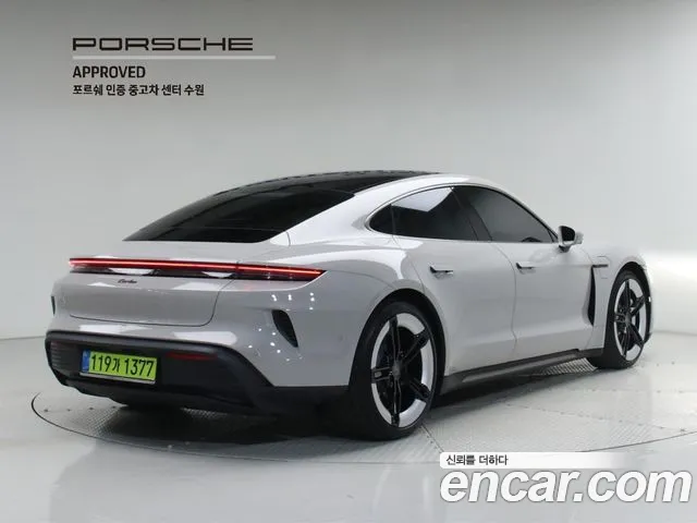 Porsche Taycan — Фото автомобиля 2