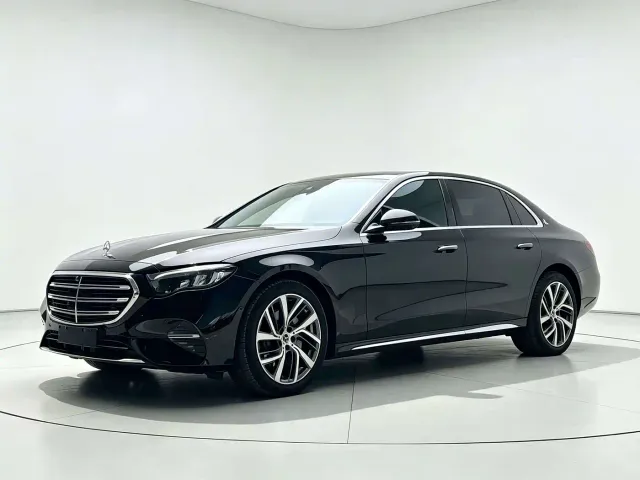Фотография автомобиля — Mercedes-Benz E-Class