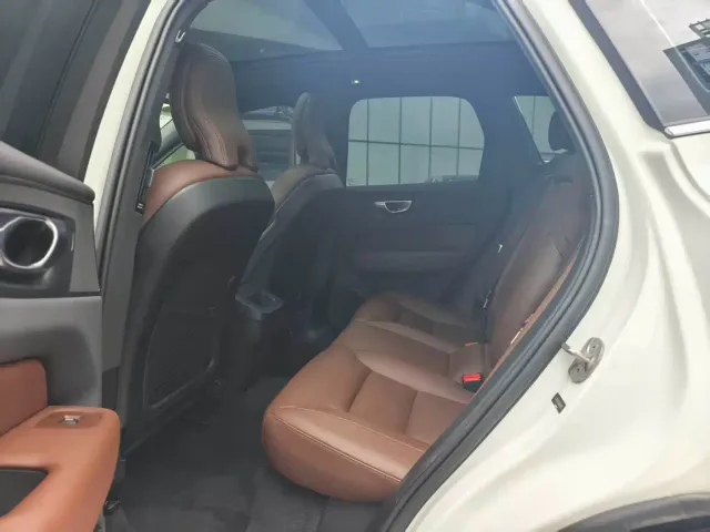 Volvo XC60 — Фото автомобиля 7