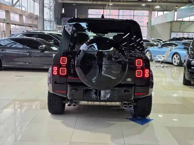 Land Rover Defender — Фото автомобиля 5