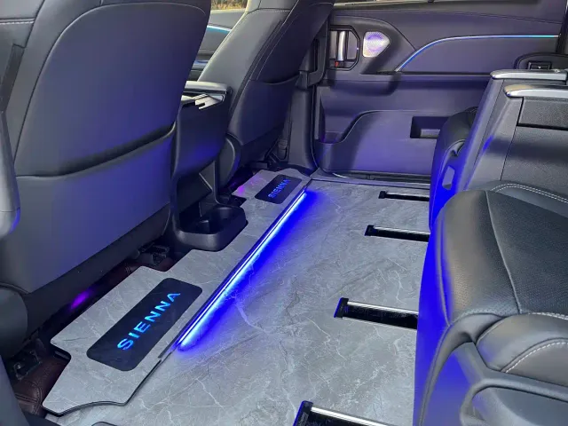 Toyota Sienna — Фото автомобиля 12