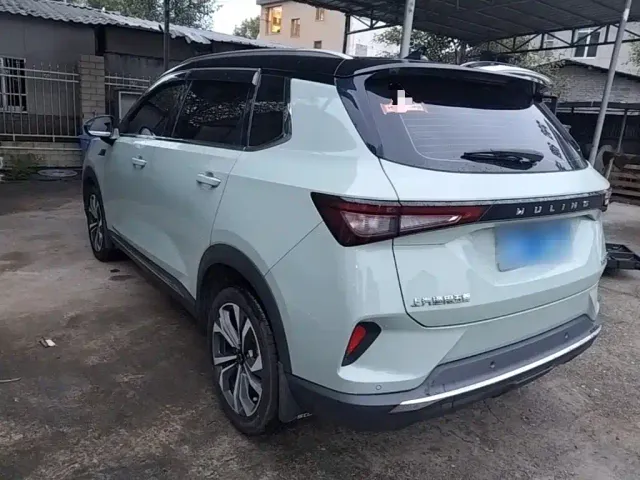 Wuling Asta — Фото автомобиля 4