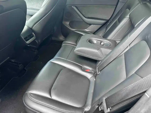 Tesla Model Y — Фото автомобиля 14