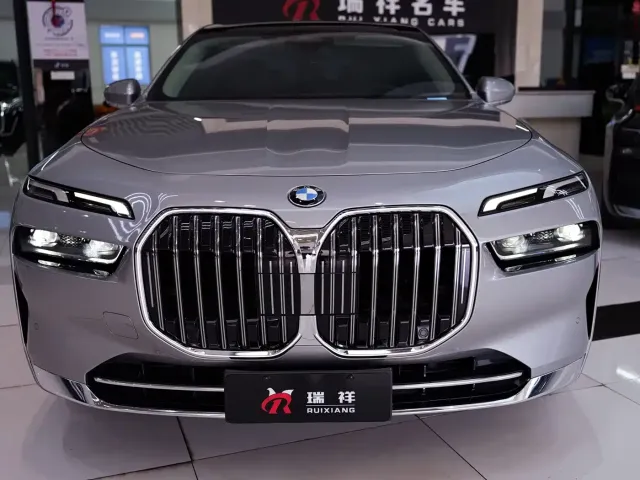 BMW 7 Series — Фото автомобиля 21