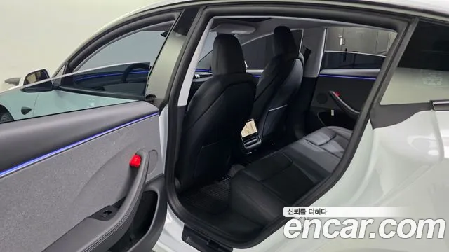 Tesla Model 3 — Фото автомобиля 16