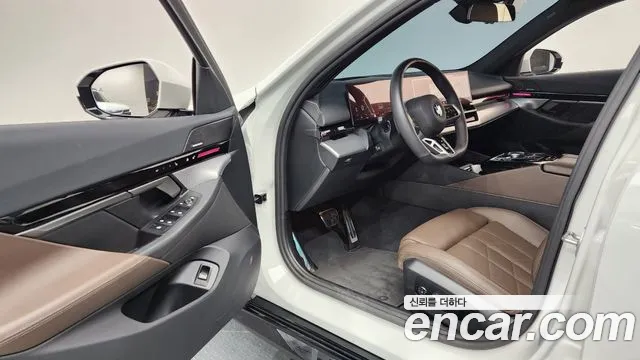 BMW 5 Series G60 — Фото автомобиля 10