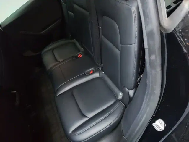 Tesla Model Y — Фото автомобиля 16