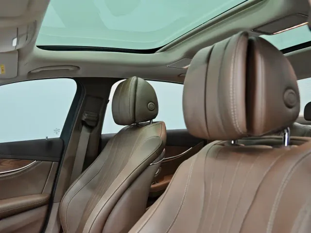 Mercedes-Benz E-Class — Фото автомобиля 18