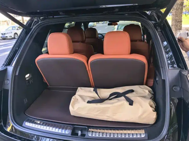 Li Auto L8 — Фото автомобиля 4