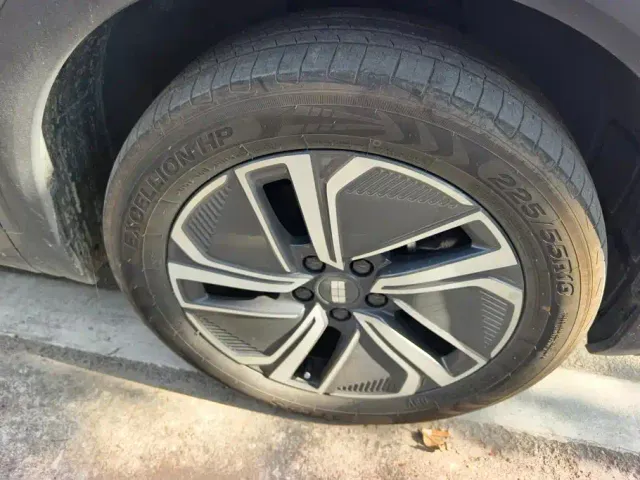 Geely Galaxy Starship 7 EM-i — Фото автомобиля 6