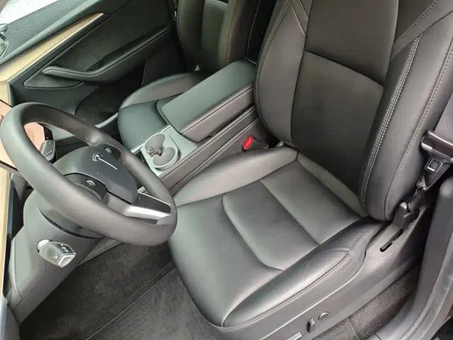 Tesla Model Y — Фото автомобиля 7