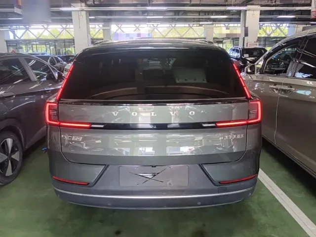 Volvo XC70 Plug-in Hybrid — Фото автомобиля 5