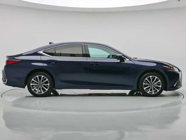 Lexus ES — Фото автомобиля 15