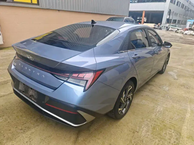 Hyundai Elantra — Фото автомобиля 4