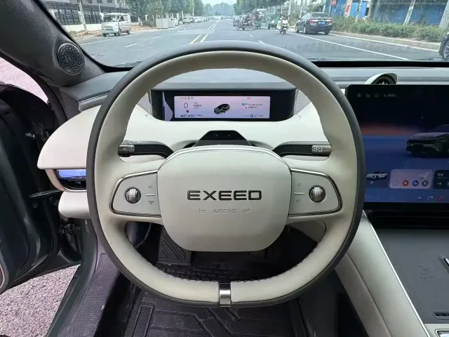 Exeed Exlantix ES 2025 Range Extender Pro Highway Assist — Фото автомобиля 5