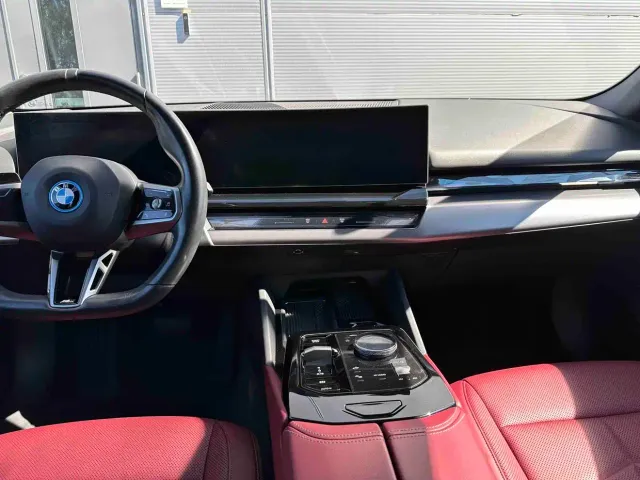BMW i5 — Фото автомобиля 11